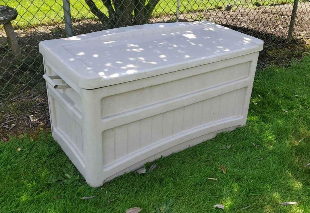 Large Suncast Deck Box /  Storage