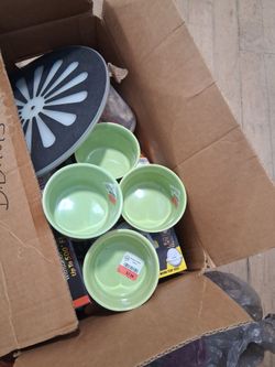 4 glass bowls new