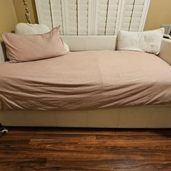 Twin Day Bed with trundle