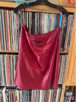 PRICE DROP:VAKKO, 8, lined, Deep Red LAMBSKIN LEATHER BUCKLE DETAIL SKIRT