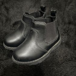 7C Black Boots