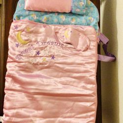 NEW CABBAGE PATCH DOLL SLEEPING BAG MATCHING PILLOW AND FACEMASK DOLL ACCESSORIES 