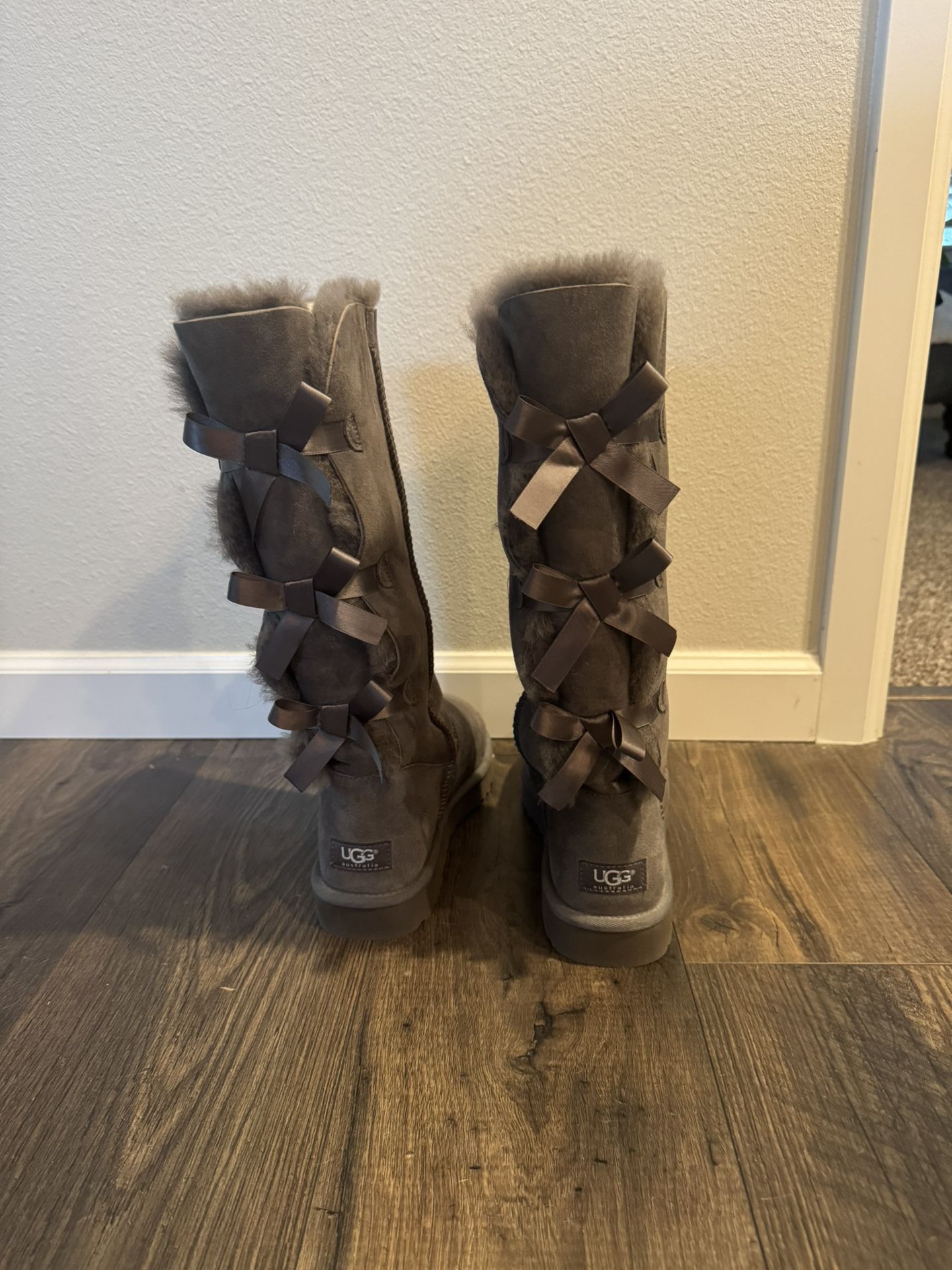 Ugg Boots Women’s Size 11- Gray