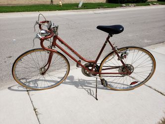 Vintage Schwinn Varsity Ladies Rust color bike