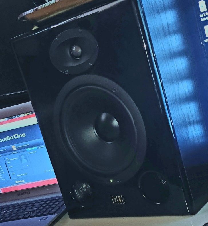 Studio Monitor