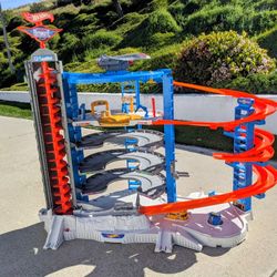 Hot Wheels Super Ultimate Garage Playset 
