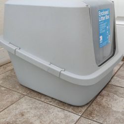 X Large Enclosed Cat Litter Box Excellent Condition 