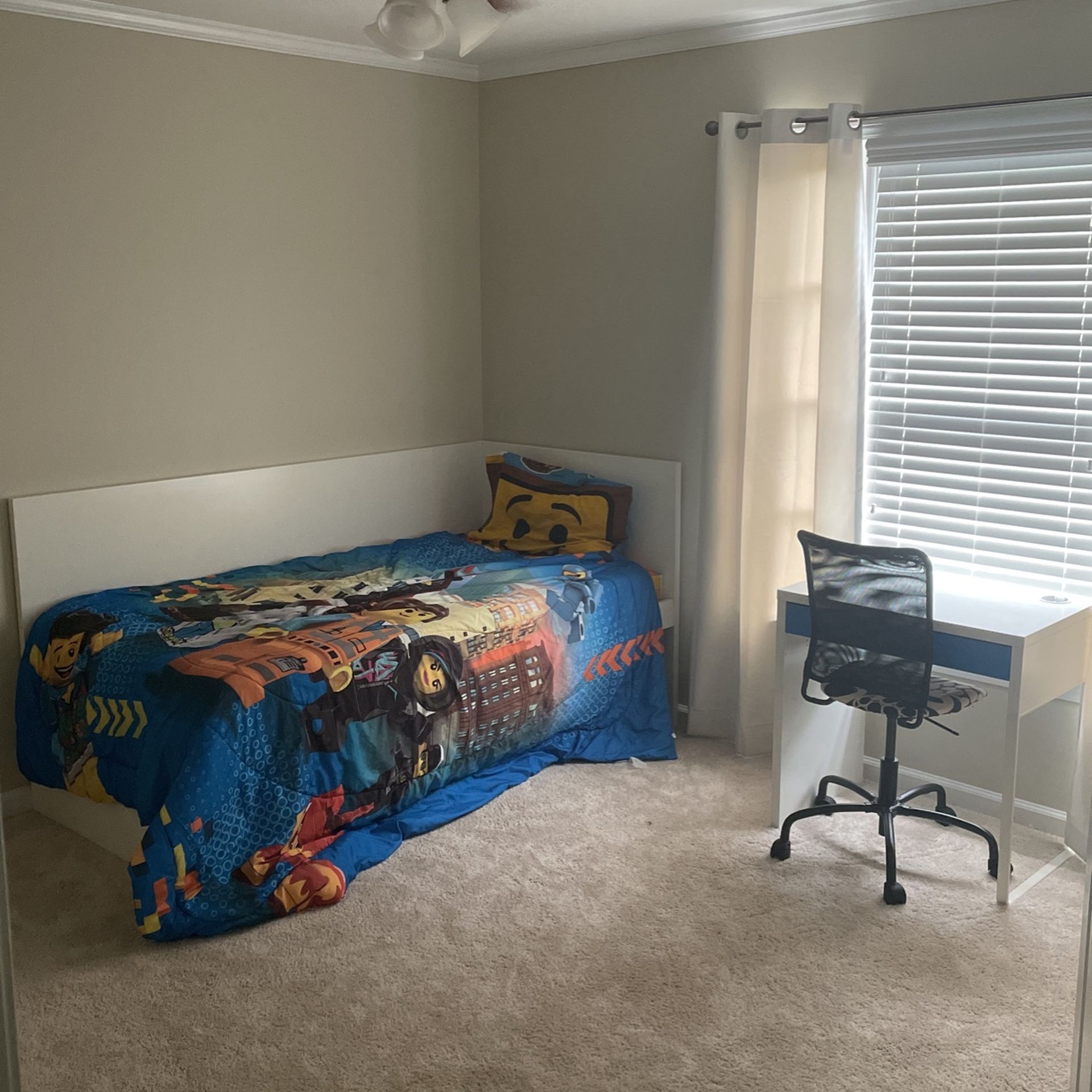 Child’s bedroom set (4 pcs) Includes Mattress
