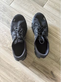 Mens On Cloud running shoes
