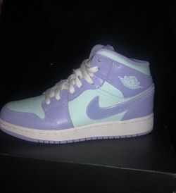 Nike Mid 1’s