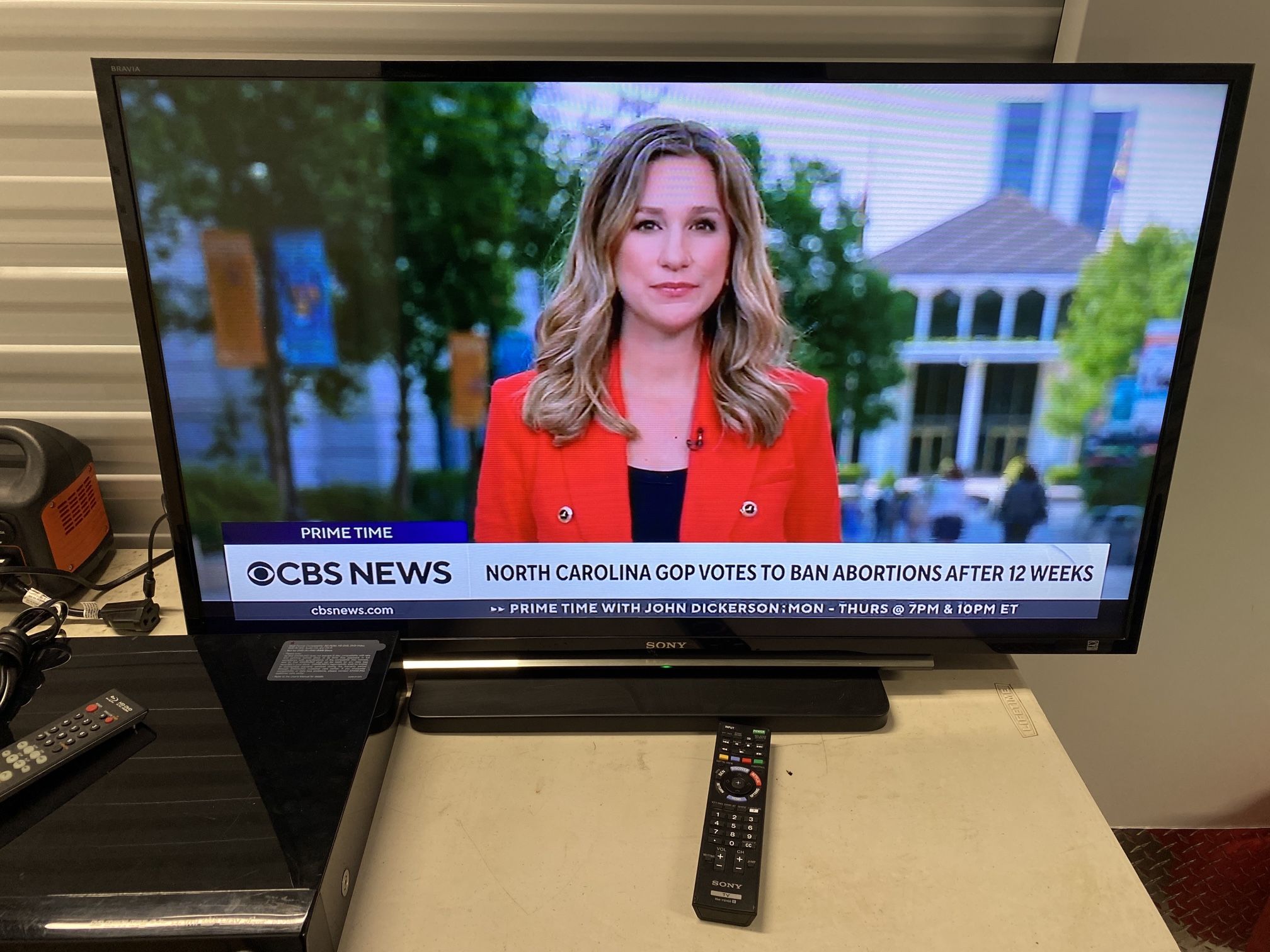 Sony BRAVIA 40” KDL-40W600B Full HD LED Smart TV! Includes Swivel Base!