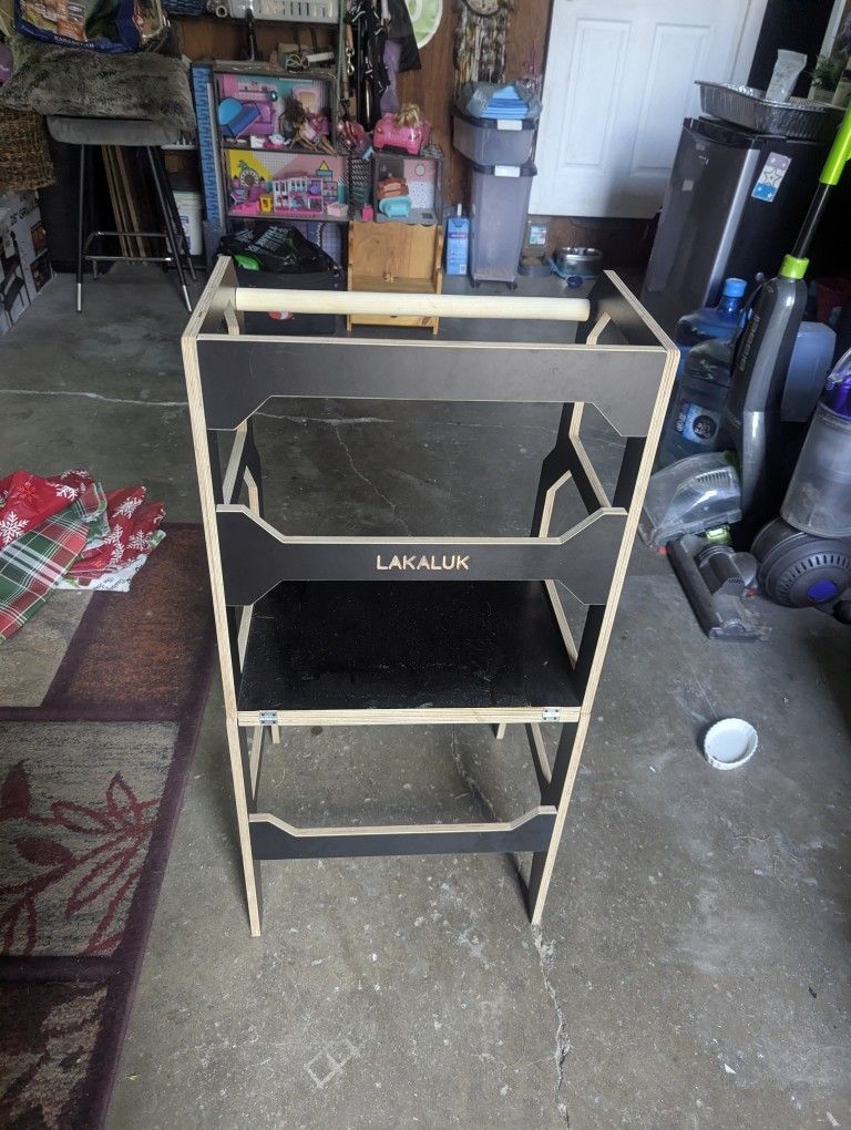 LAKALUK LEARNING / HELPING TOWER