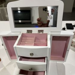 Vintage Jewelry Box With Mirror And Drawers