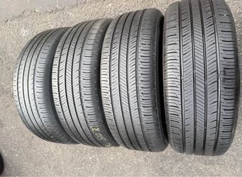 205 60 16 Hankook Vendo este Seth de llantas con 80% de vida las 4