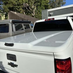 Undercover Elite LX Silverado 14-18 Bed Cover