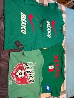 XL t’shirt NIKE ❤️💚🤍BRAND NEW