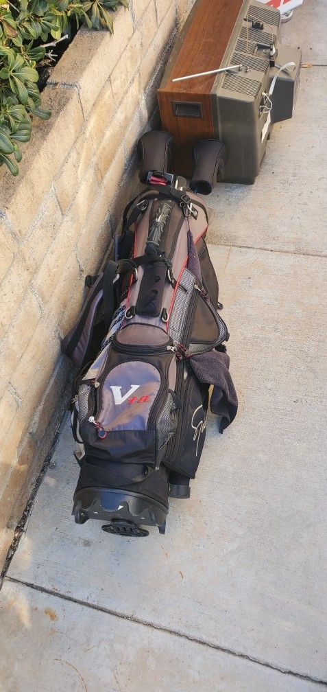 V18 Golf Clubs And Bag