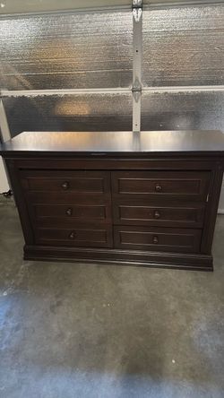 Dark Wood 6-Drawer Dresser