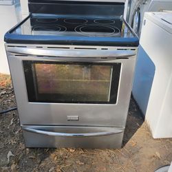 Frigidaire 5 Burner Stainless Smooth Top Electric Stove 