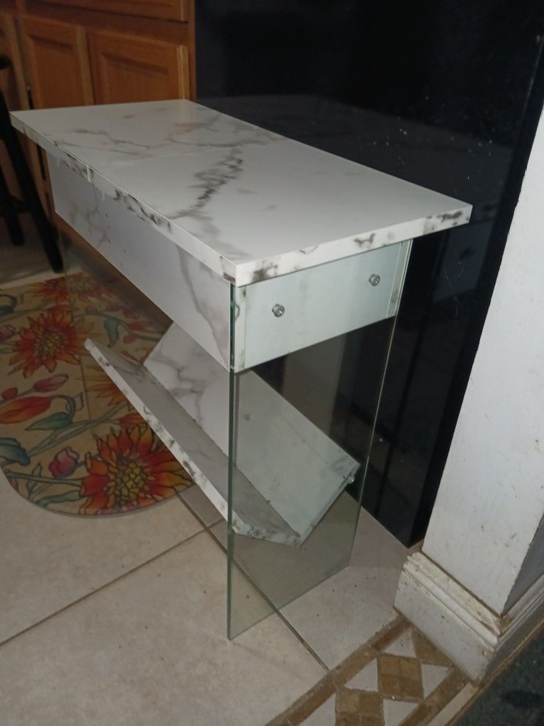 NEED GONE GORGEOUS MARBLE AN THICK GLASS VANITEY IN GREAT CONDITION 32INBY32IN 20 TODAY FIRM FINAL PRICE