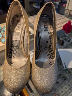 Size 8 And 1/2 Blingy Gold High Heeled Shoes