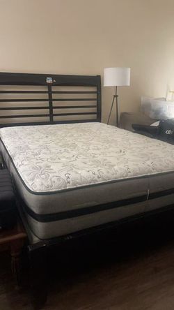 Bed, queen size