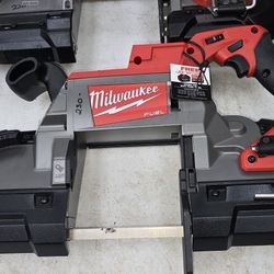 LIKE NEW MILWAUKEE M18 DEEP CUT BANDSAW 230$ TOOL ONLY 