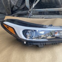 2017-2018 Kia Forte Right Passenger Headlight OEM
