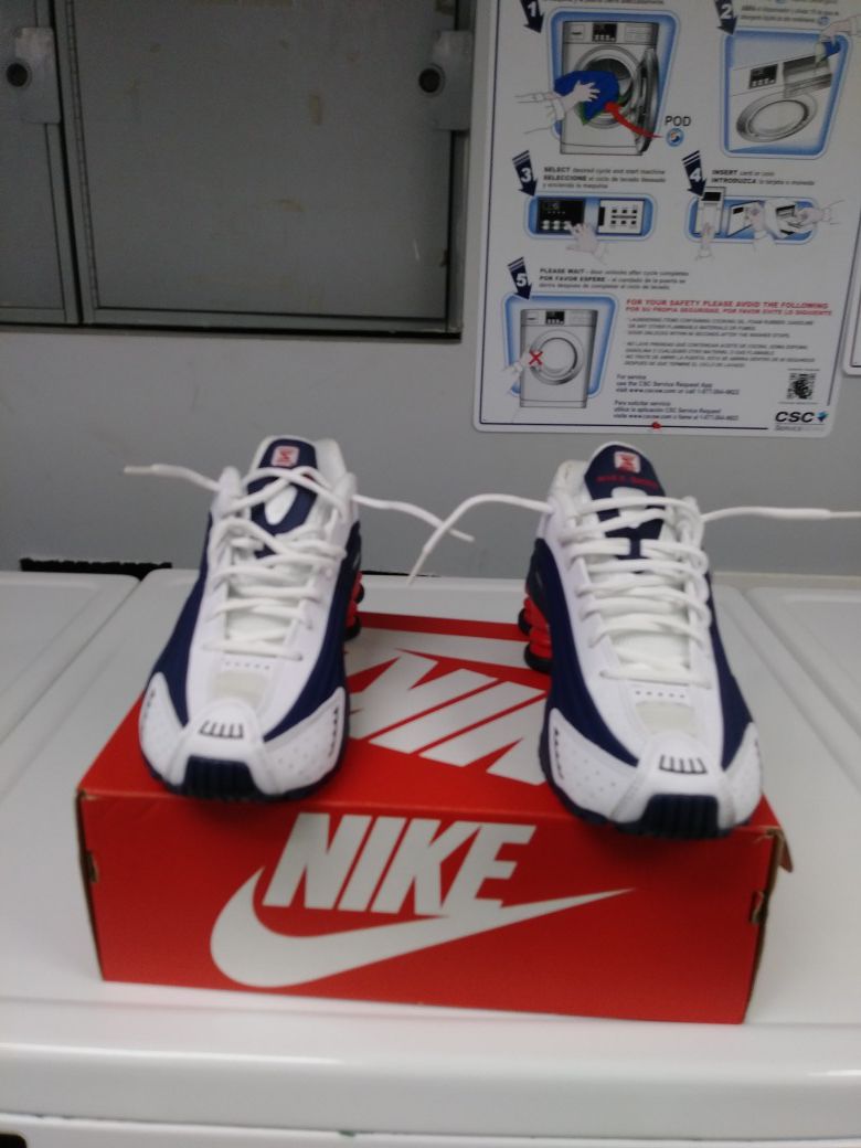 Nike Shox R4 " Usa" Size 10 DELIVERED!Buy 1 Get 1 50% Off