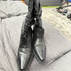 Ladies boots. 