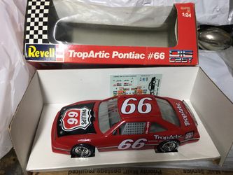 REVELL 8635 NASCAR PHILLIPS 66 TROPARTIC #66 DICK TRICKLE PONTIAC 1/24 DIE-CAST