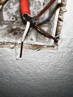 Se asen trabajos de electricidad aún buen precio contáctenos para un estimado gratis