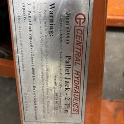 Pallet Jack 2 Ton In Good Condition 