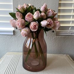 New High end Handecraft 18 silk Flowers with vase  Item: 18 silk Flowers + Vase Set as photos Color: pink  Approx Dimensions: Vase 9.5” Hx 6” W 15” H 