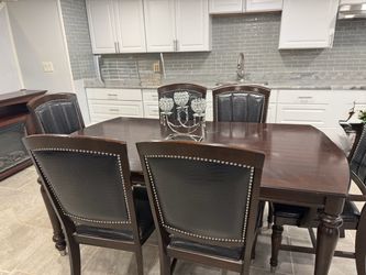 Dinning table with chairs