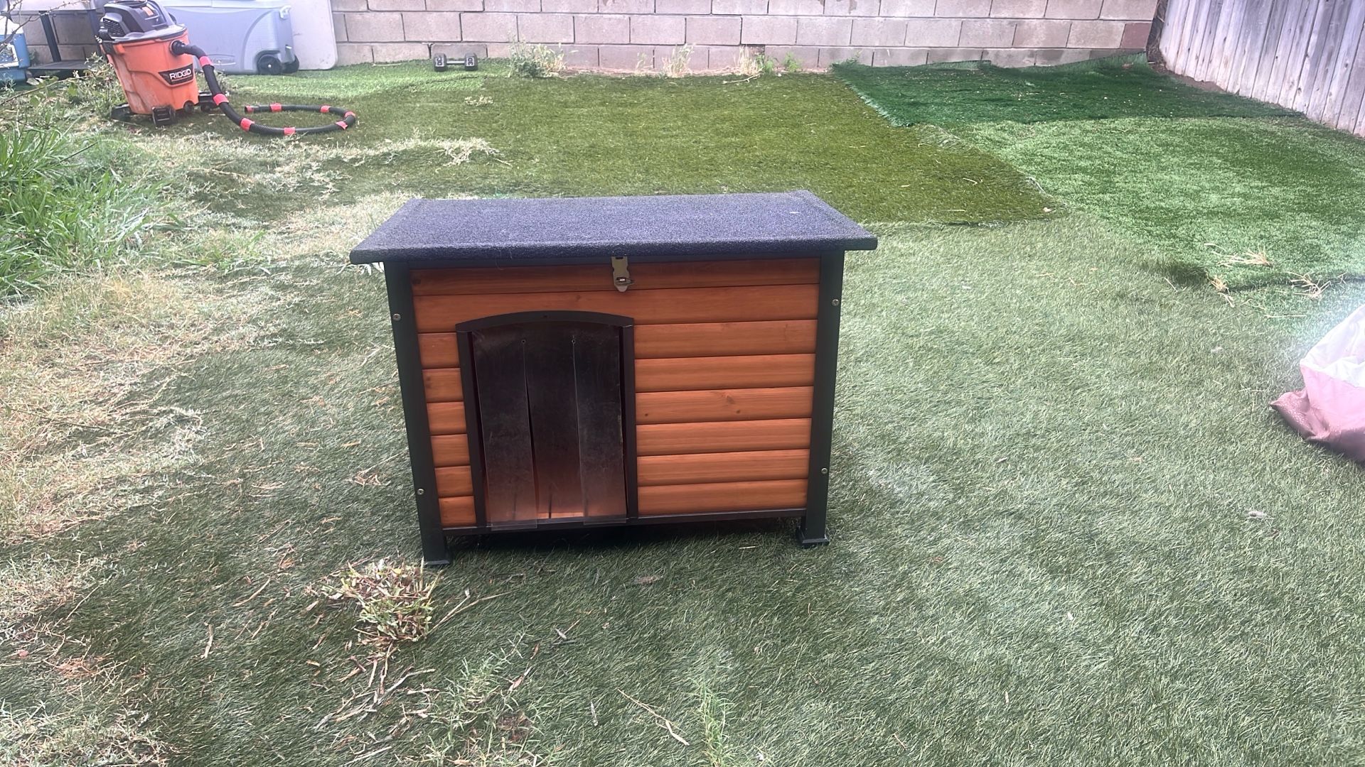 Outdoor dog house
