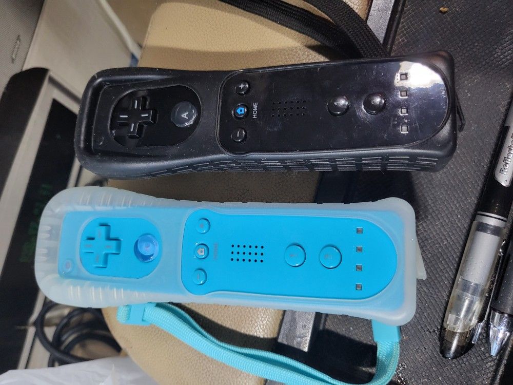 2 Nintendo Wii Or Wii U Controllers With Covers And Straps