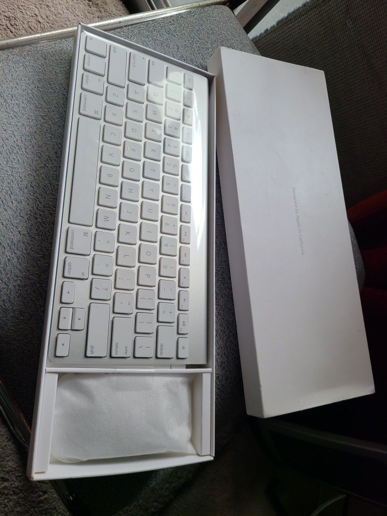 Apple Keyboard And Wireless Mouse 