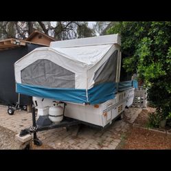 2000 ROCKGOOD  Camper Trailer  