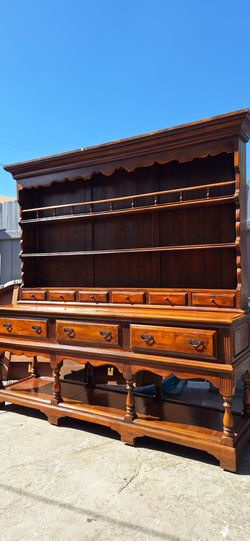 Farmhouse cabinet hutch