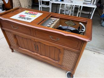 Magnavox Antique Record Player