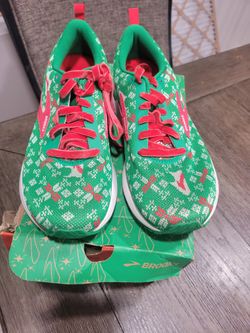 Brooks Revel 4 Christmas Edition