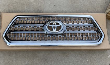 Toyota Tacoma black chrome grill. Part number 206. Excellent condition. 2016-2021