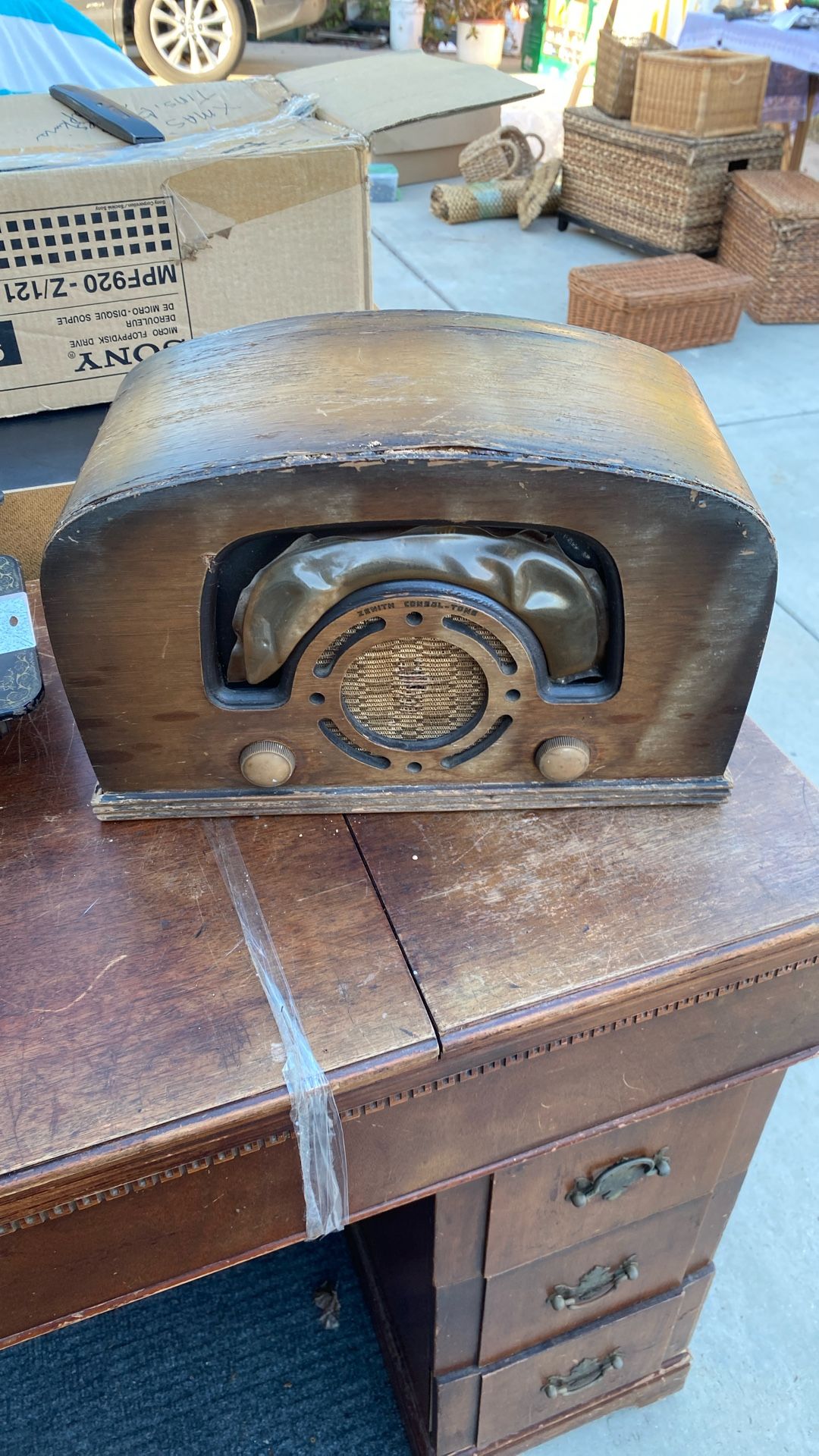 Antique Radio Does Not Work But Nice Cabinet