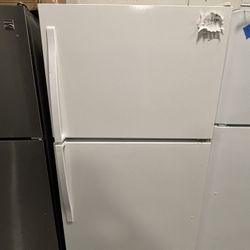 30” White Whirlpool Top&Bottom Refrigerator In Excellent Condition!