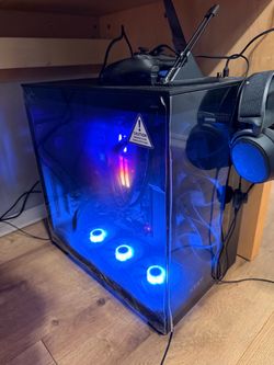 Gaming pc + monitor + keyboard & mouse + headset