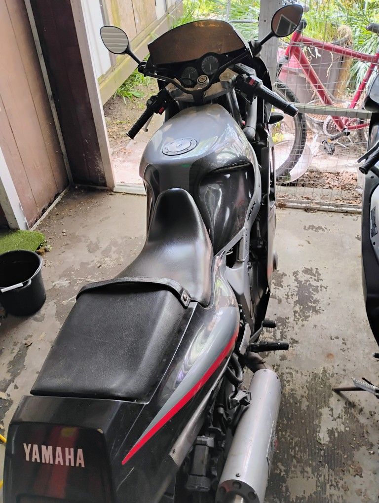 Yamaha Fzr 600