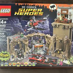 Lego DC Comics Super Heroes Batman Classic TV Series - Batcave 76052