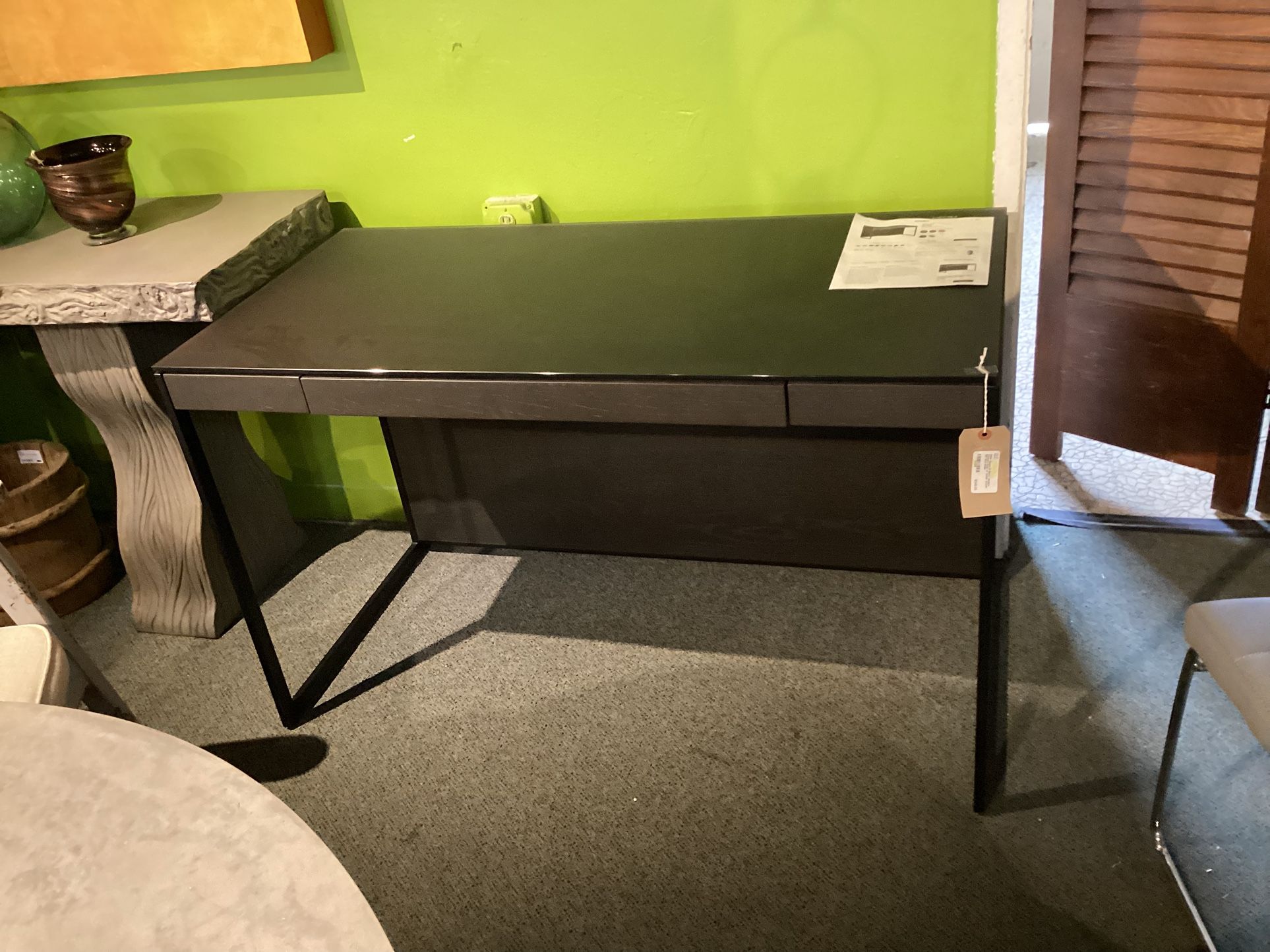 Sequel 20 Black/ Modern Compact Desk W/ Middle Drawer RETAILS $1499 SKU K4JDA5
