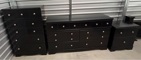 Ashley Furniture 4-Piece Black Bedroom Set – Bed, Dresser, Chest & Nightstand
